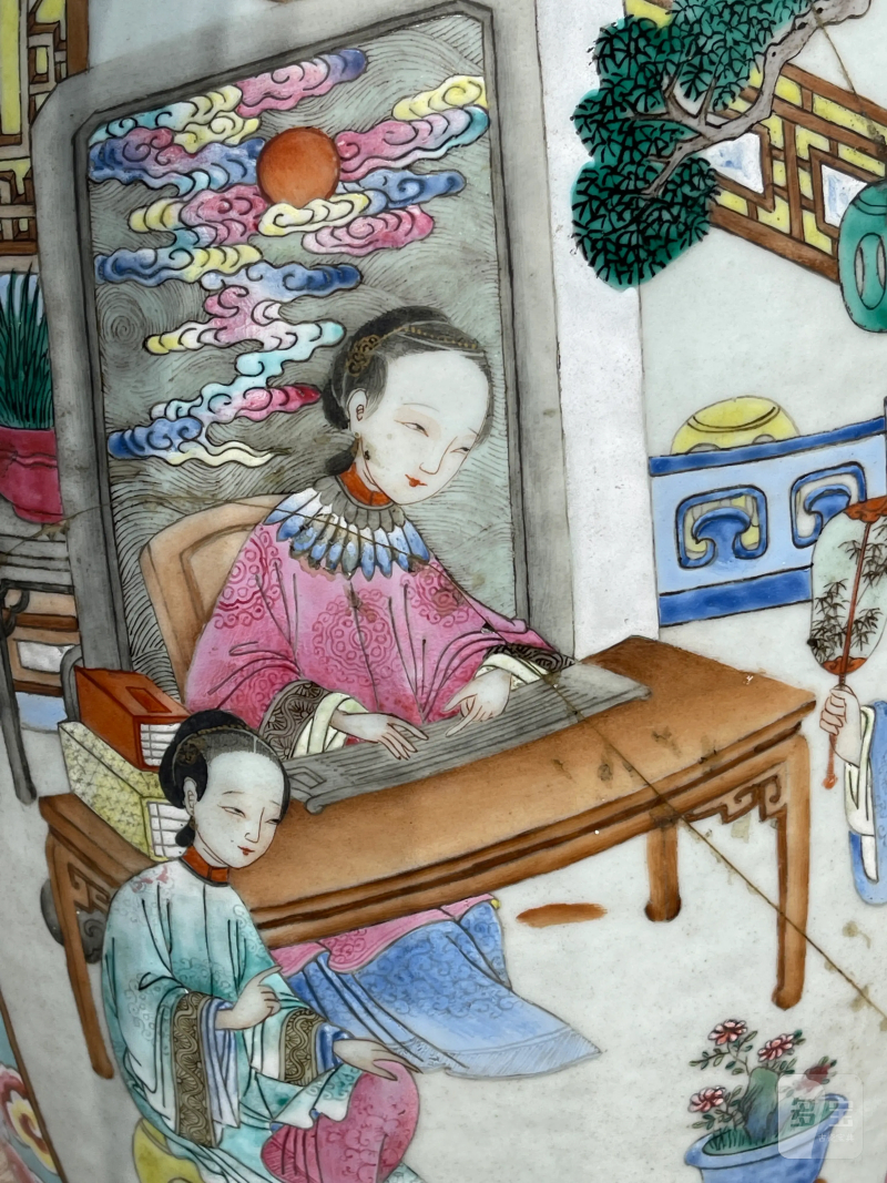 清乾隆 粉彩仕女纹大瓶一对 - 图13